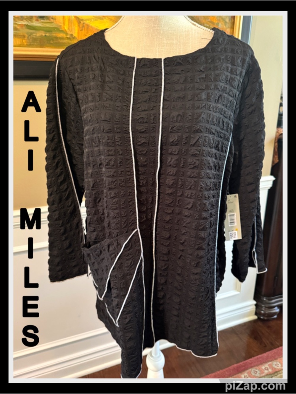 NWT - Ali Miles Black Textured Tunic Top with White Piping, 3/4 Sleeves- Sz M